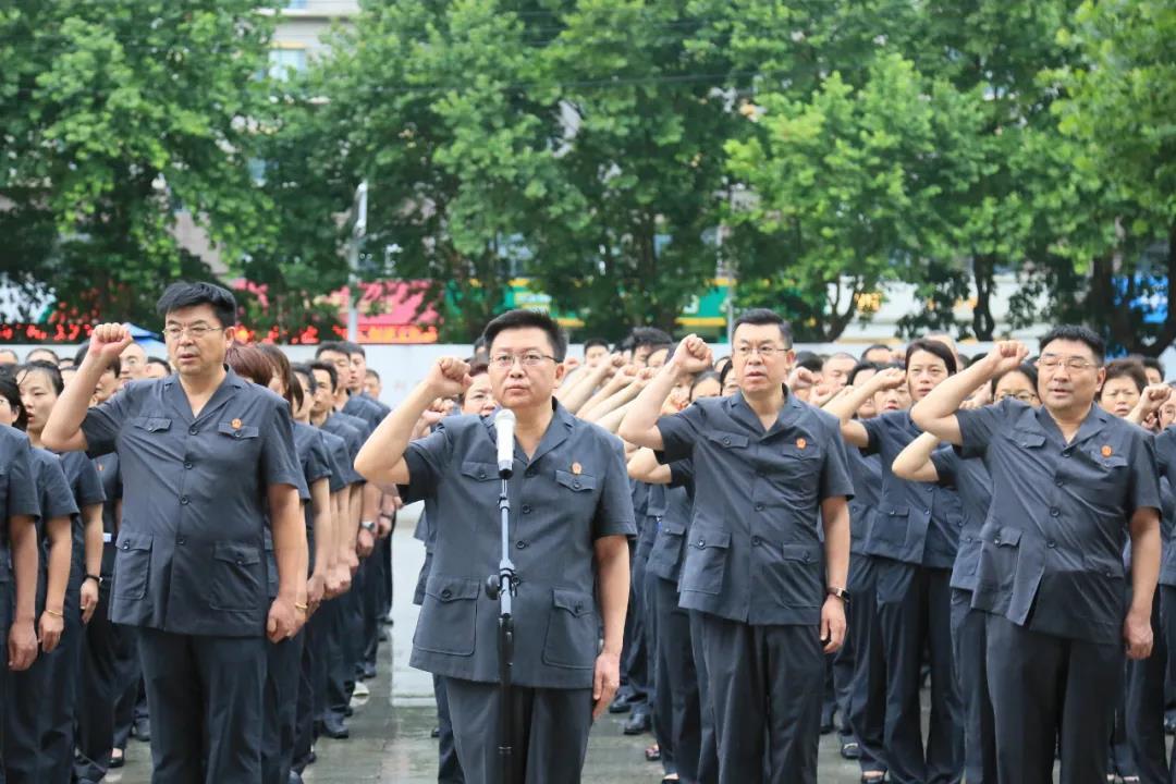 省人医跨市转运 打响新生儿“保胃”战